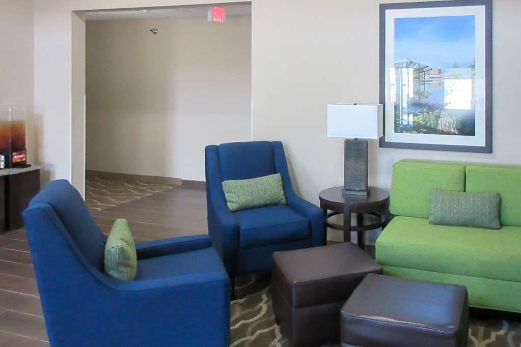 Comfort Inn & Suites Pueblo Interior photo