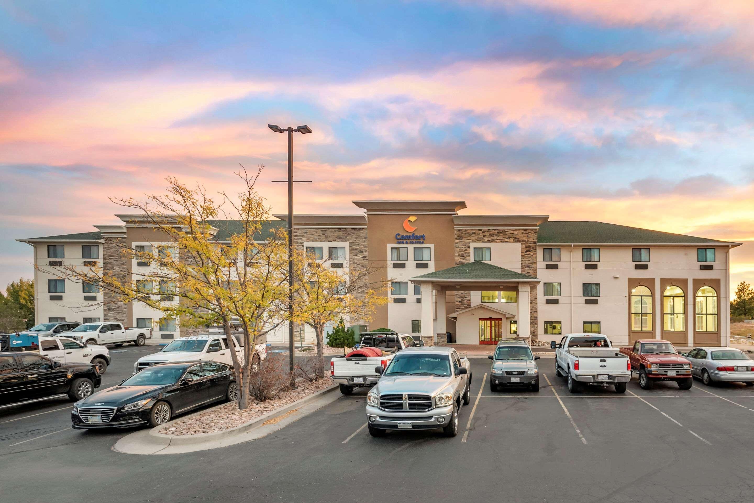 Comfort Inn & Suites Pueblo Exterior photo